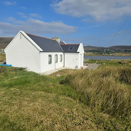 Achill Island By The Sea - Idyllic Views, Sleeps 6, Full Kitchen, Fireplace And Wifi Throughout