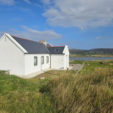Achill Island By The Sea - Idyllic Views, Sleeps 6, Full Kitchen, Fireplace And Wifi Throughout